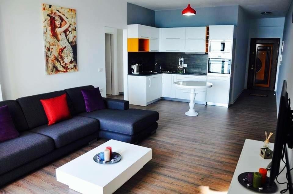 Rock Apartments Sarande Exterior photo